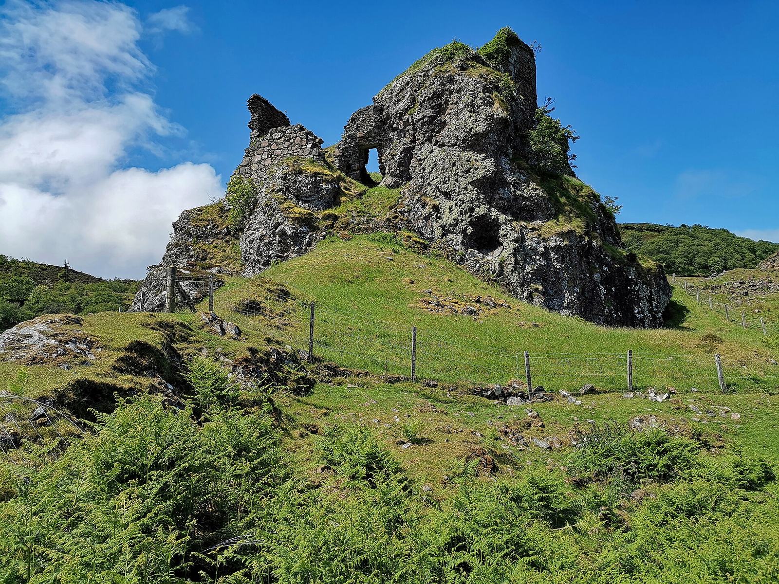 Calum's Road & Brochel Castle